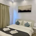 Апартаменты 1-bedroom Duplex 100m By The Sea *