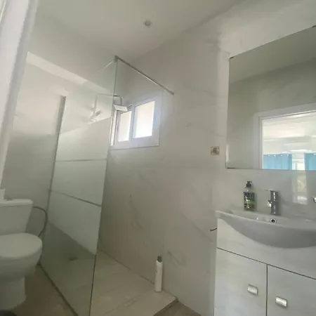 アパート 1-bedroom Duplex 100m By The Sea *