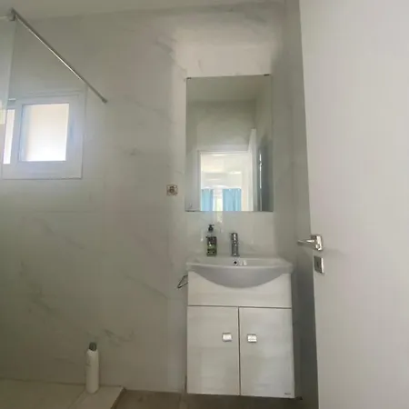 דירה 1-bedroom Duplex 100m By The Sea לימסול