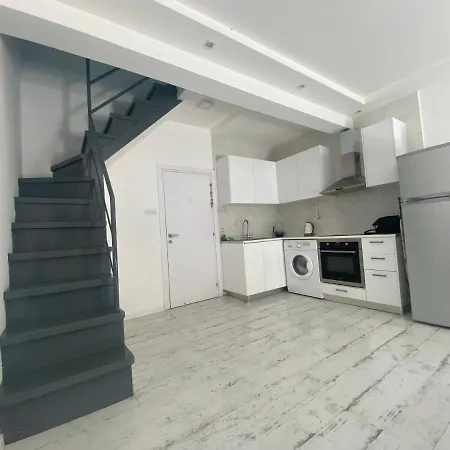 1-bedroom Duplex 100m By The Sea Apartmán *