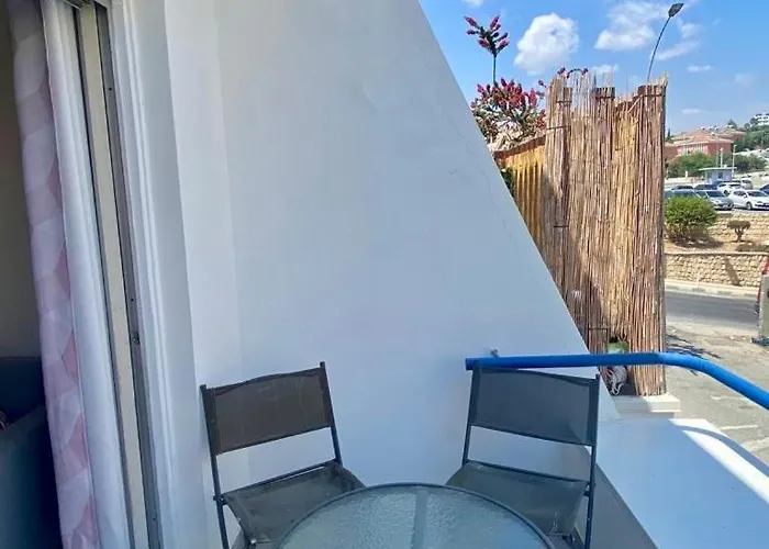 Apartmán 1-bedroom Duplex 100m By The Sea