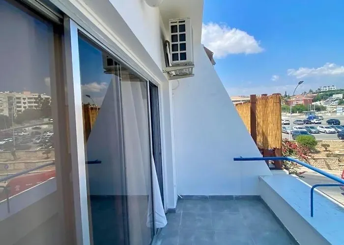 Apartmán 1-bedroom Duplex 100m By The Sea Lemesos