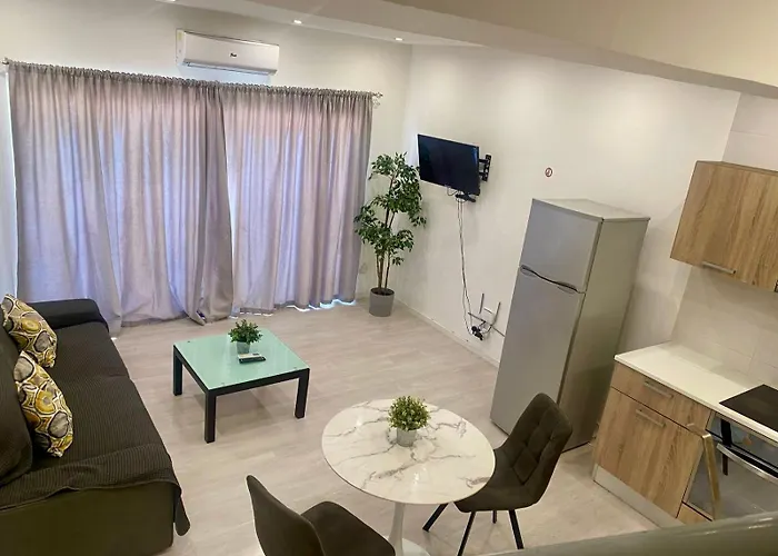 Apartmán 1-bedroom Duplex 100m By The Sea Lemesos