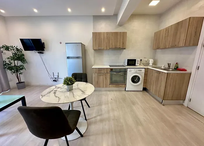 Apartmán 1-bedroom Duplex 100m By The Sea Lemesos