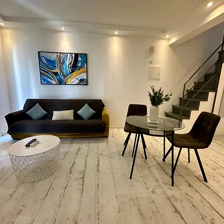 Lägenhet 1-bedroom Duplex 100m By The Sea