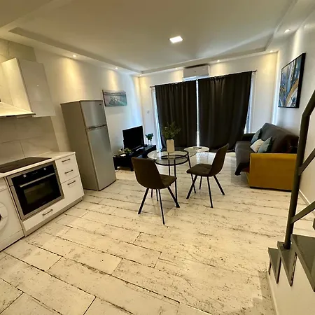 1-bedroom Duplex 100m By The Sea Lägenhet